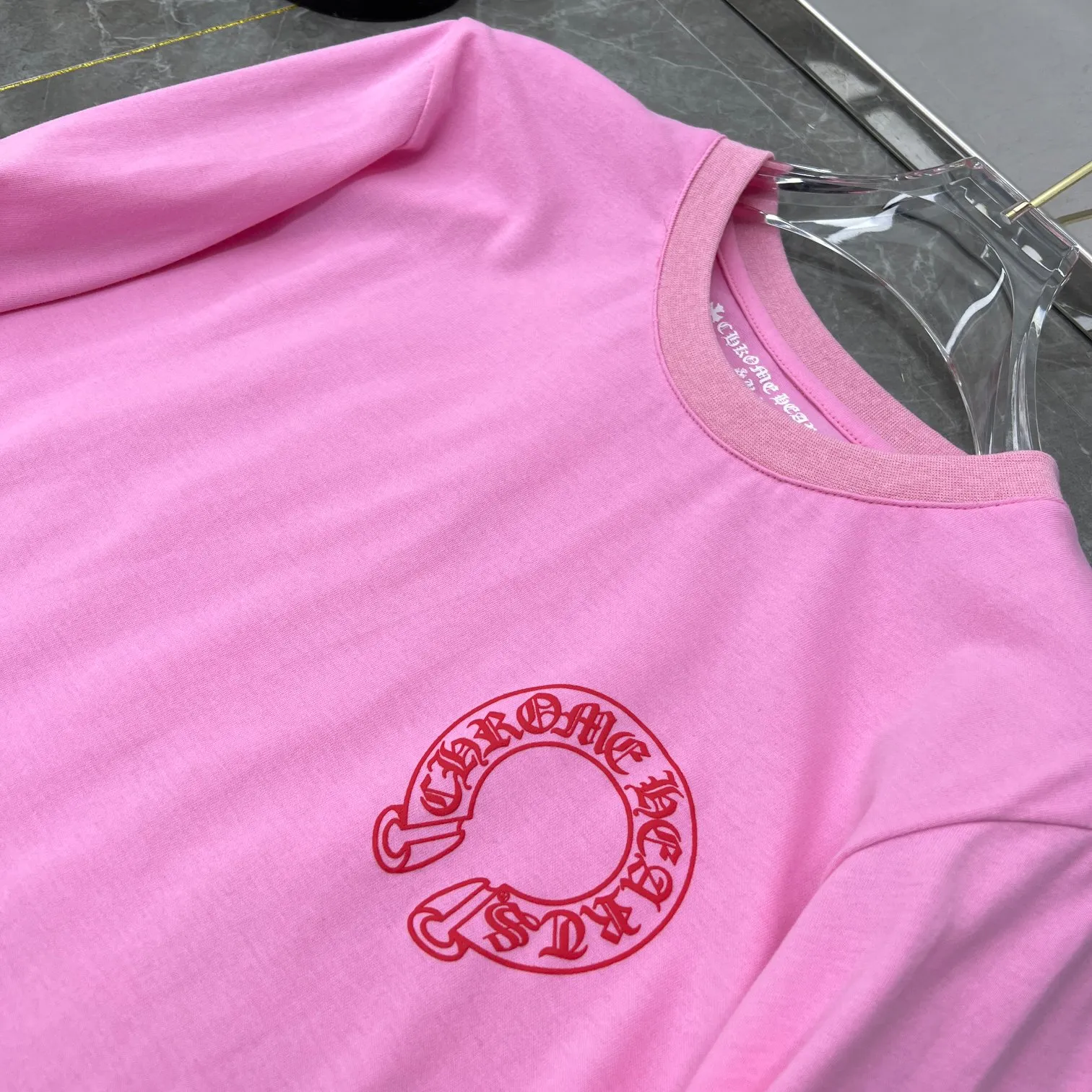 P160 Chrome Hearts Autumn clothing is coming. Synchronized with counters. Chrome Matty Boy graffiti ⭐ long-sleeved T-shirt. Specially customized version of 1:1 high weight fabric. 🌈Recommended color: customized orange. 🌈 Size: S, M, L, 🌈Recommended color: Sakura pink 🌈 Size: S, M, L, XL